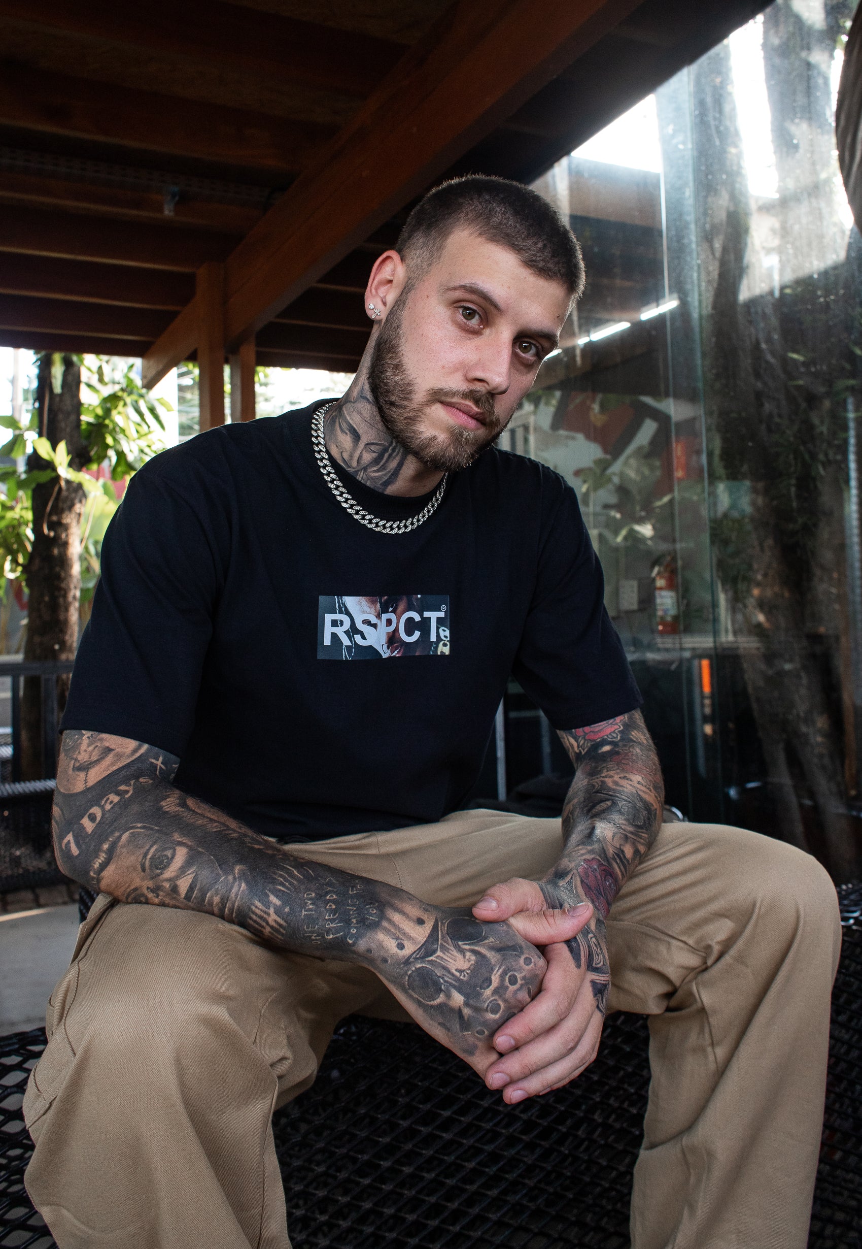 Camiseta Regular Eyes Travis