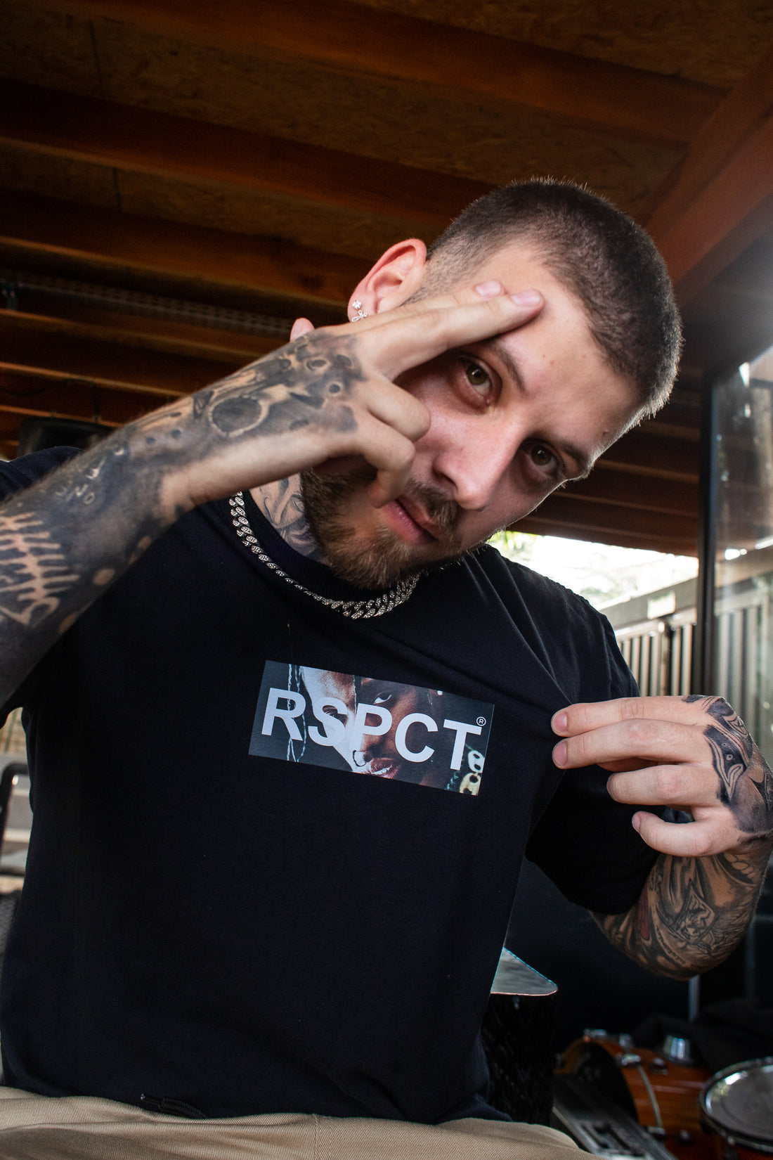 Camiseta Regular Eyes Travis